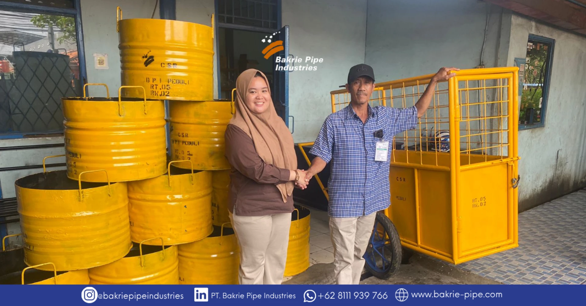 PT Bakrie Pipe Industries Donates Carts and Trash Bins to RW