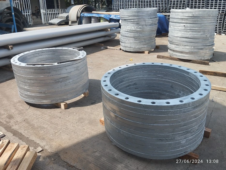 Steel Flange image description.