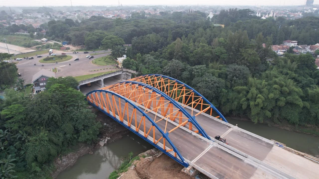 Steel Bridge image